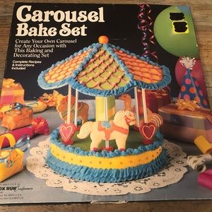 New Vintage Fox Run Craftsmen Carousel Bake Set Create a Carousel Cake Complete